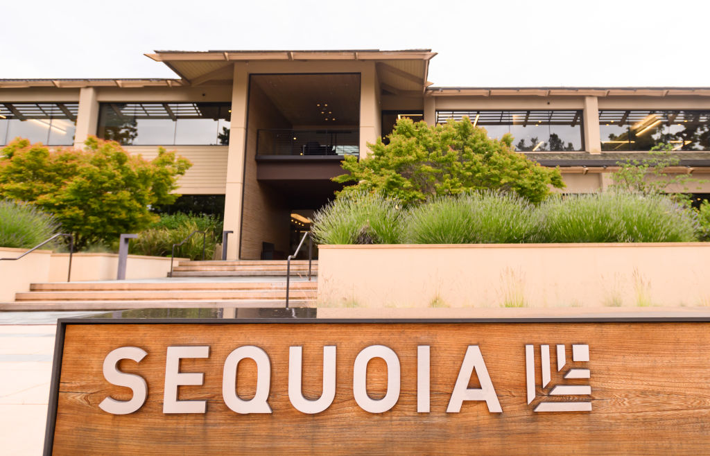 Understanding the Implications of Dual-Pricing in Venture Capital: A Case Study on Sequoia - ai tools guide from Tech Revenue Brief